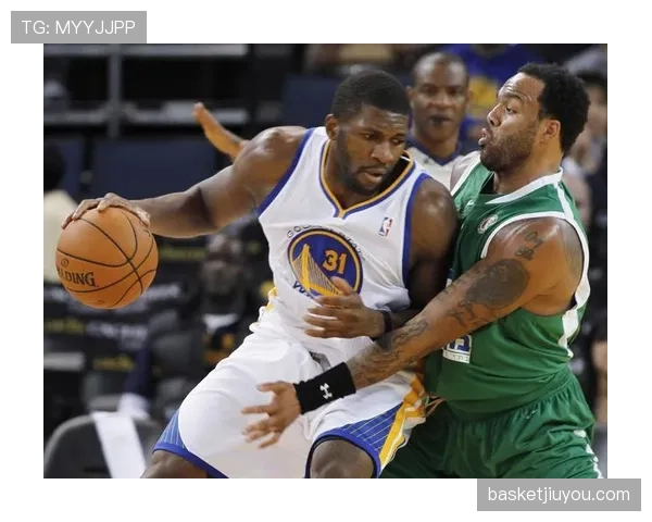 NBA合理冲撞区规则详解：如何在禁区判定犯规？